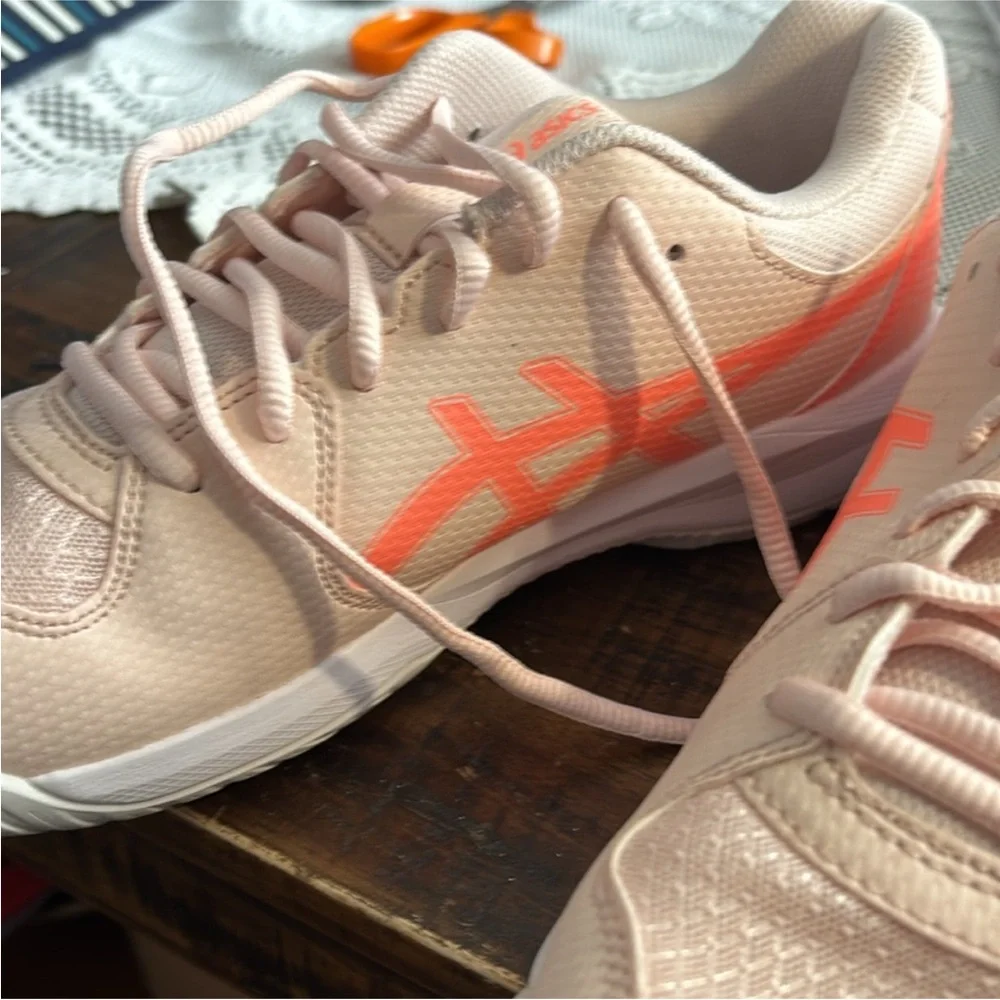 ASICS‎ Women's Low-Top Sneakers Sz 10
